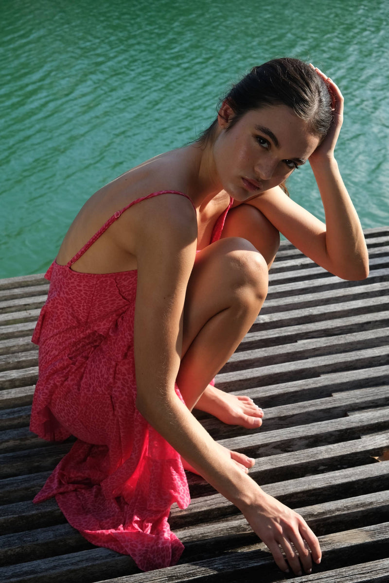 Mermaid Asymmetric Ruffle Dress: Watermelon / Standard pītusa